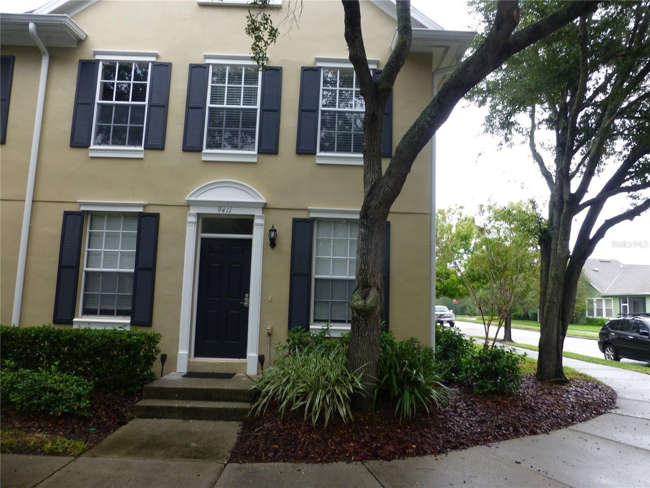 9411 W Park Village Dr - Photo 2 of 39