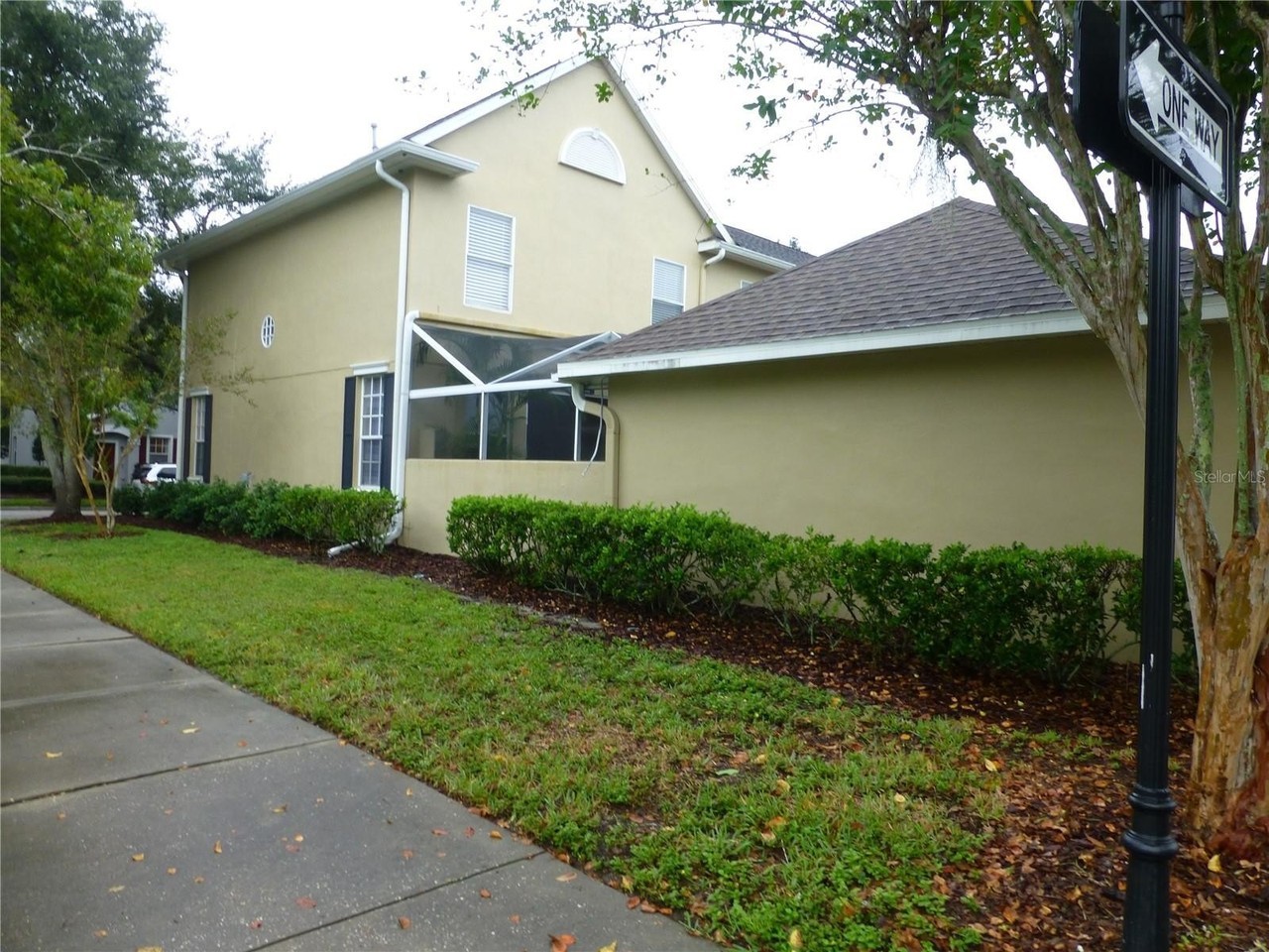 9411 W Park Village Dr - Photo 3 of 39