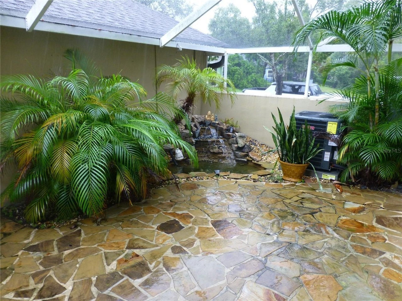 9411 W Park Village Dr - Photo 4 of 39