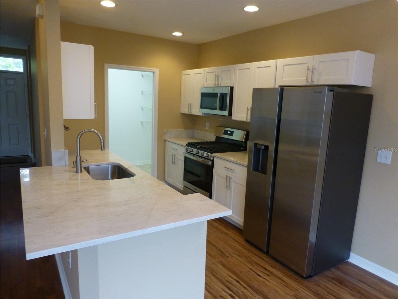 9411 W Park Village Dr - Photo 6 of 39