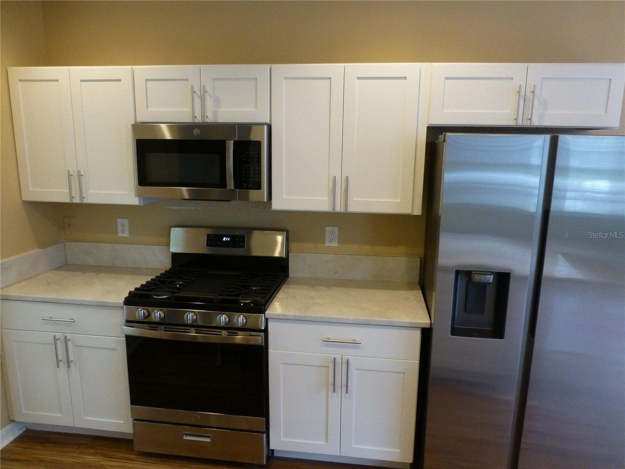 9411 W Park Village Dr - Photo 7 of 39