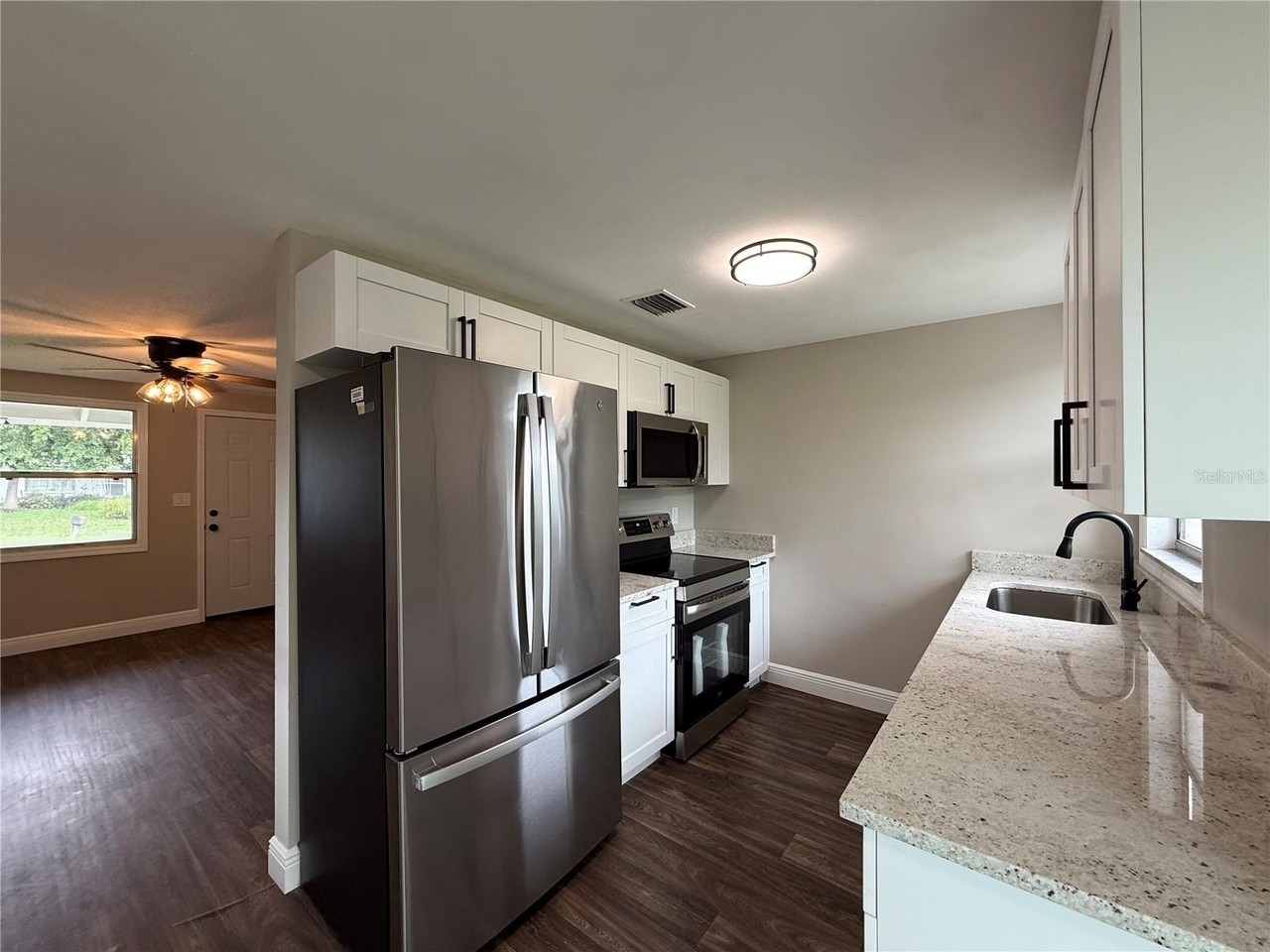 11542 90th St - Photo 2 of 20