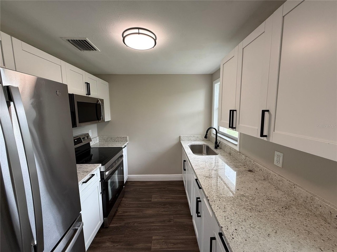 11542 90th St - Photo 3 of 20