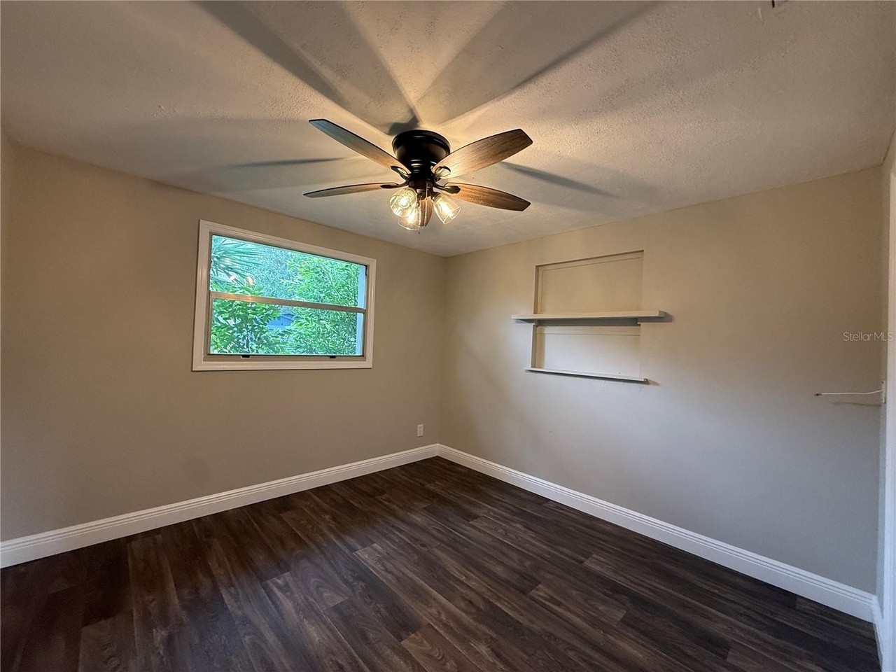 11542 90th St - Photo 4 of 20