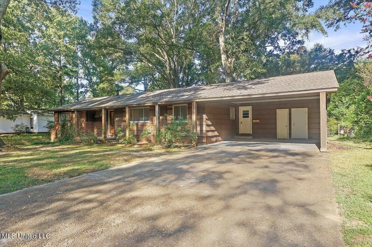 111 Chiswick Cir - Photo 3 of 30