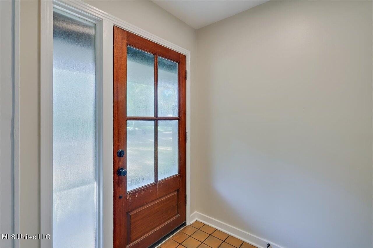 111 Chiswick Cir - Photo 5 of 30
