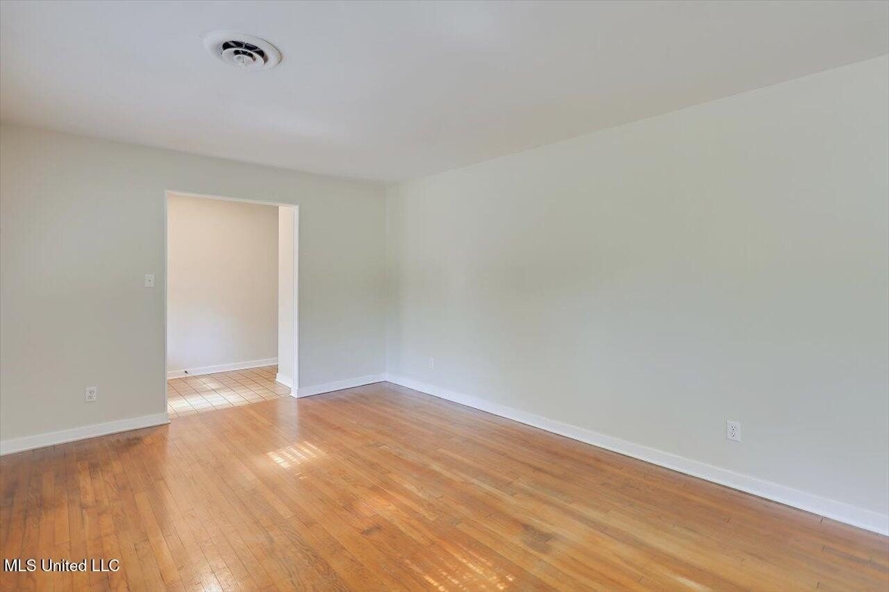 111 Chiswick Cir - Photo 7 of 30