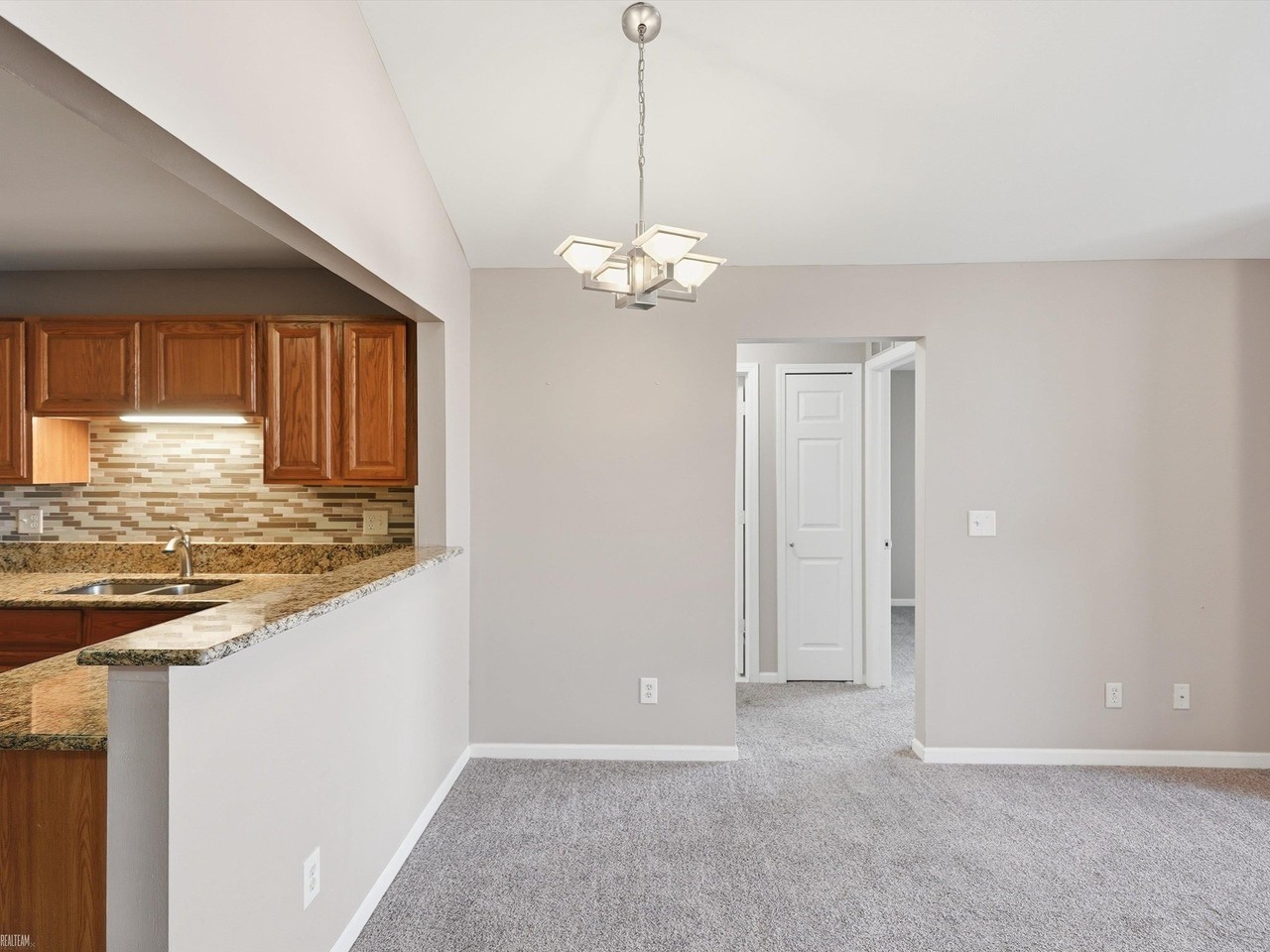 52376 Heatherstone Ave - Photo 7 of 34