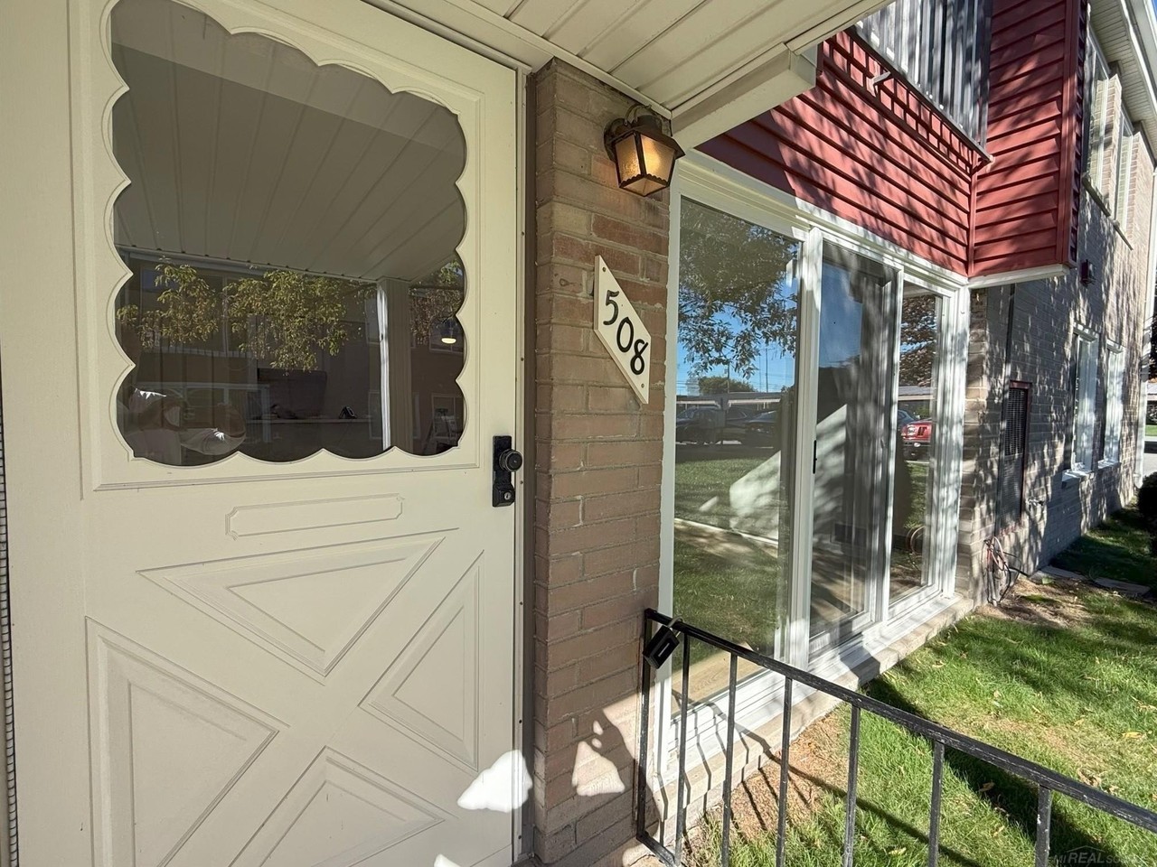 508 Sunset Ln - Photo 2 of 27