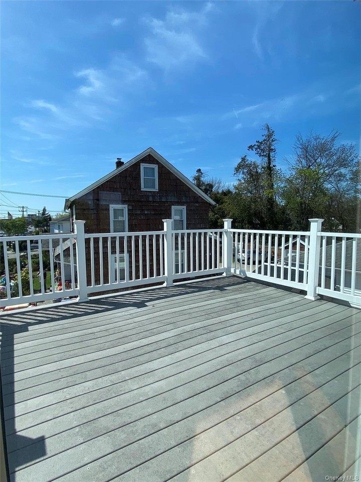 297 Fairfield Ave - Photo 2 of 21