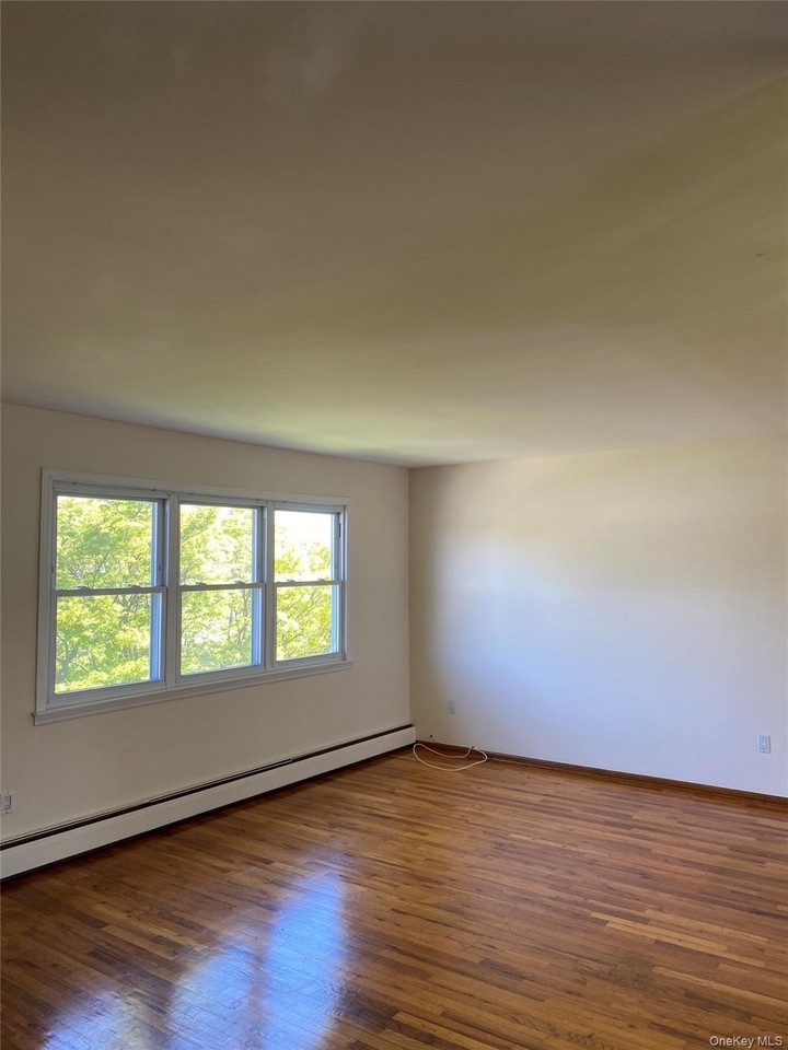 297 Fairfield Ave - Photo 3 of 21