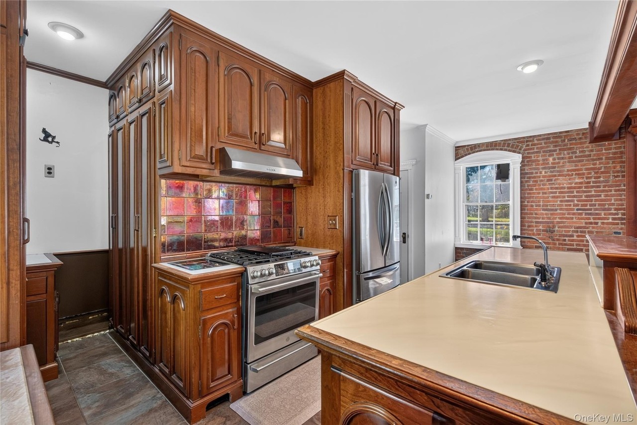 172 Stony Ford Rd - Photo 7 of 25