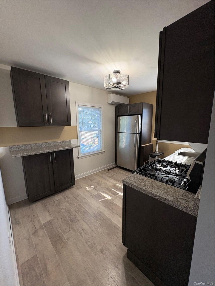 37 Lincoln Ct - Photo 4 of 10
