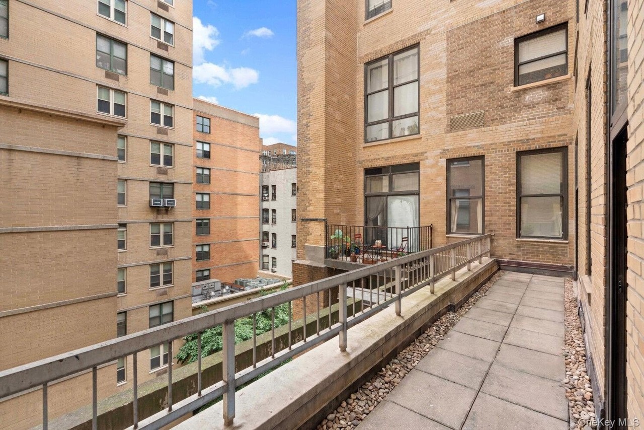1255 5th Ave #4E - Photo 5 of 6