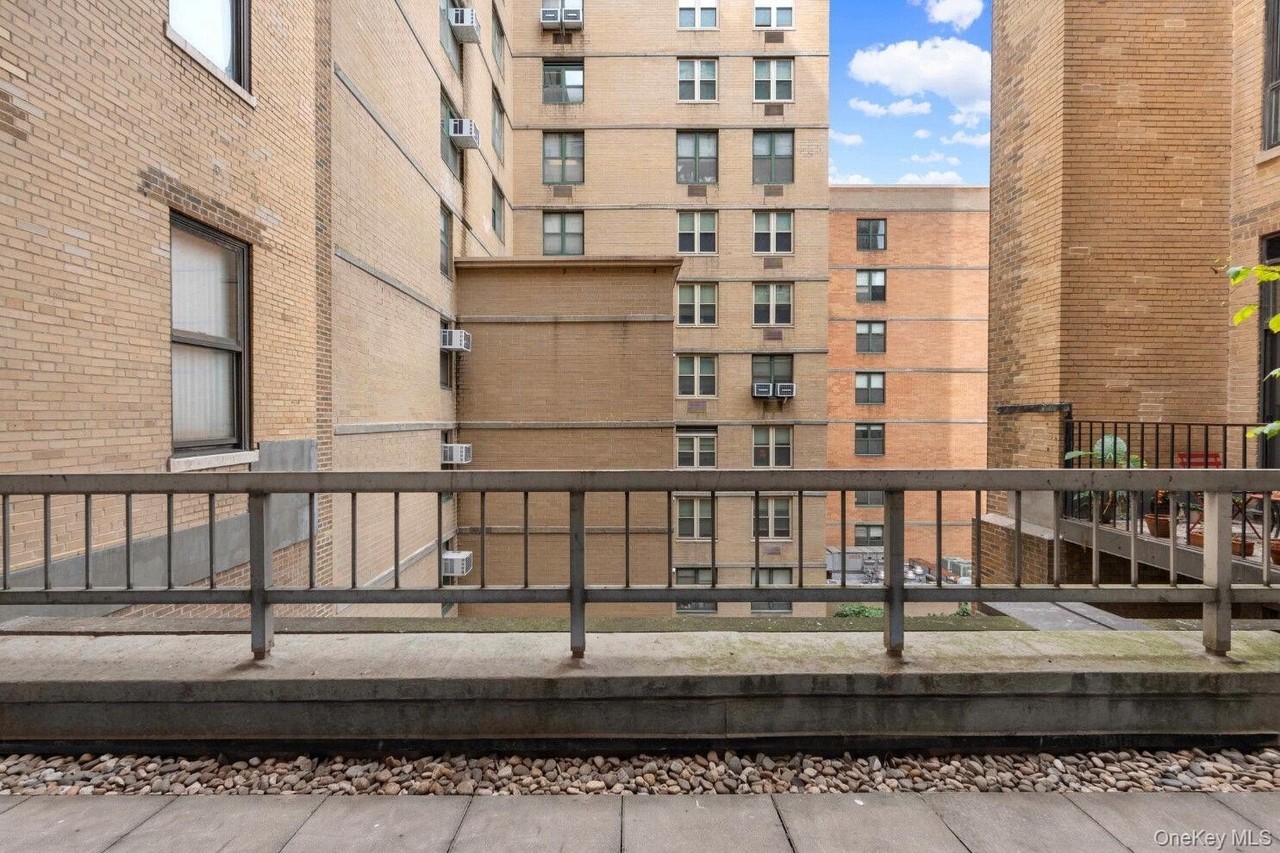 1255 5th Ave #4E - Photo 6 of 6