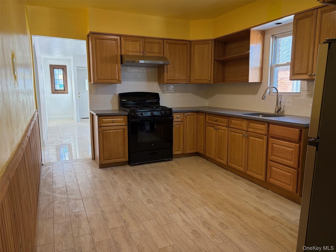 7729 80th St - Photo 4 of 9