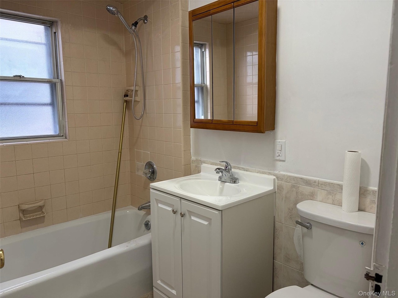 7729 80th St - Photo 5 of 9