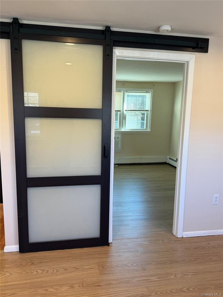 899 Connetquot Ave - Photo 4 of 5