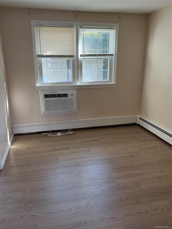 899 Connetquot Ave - Photo 5 of 5