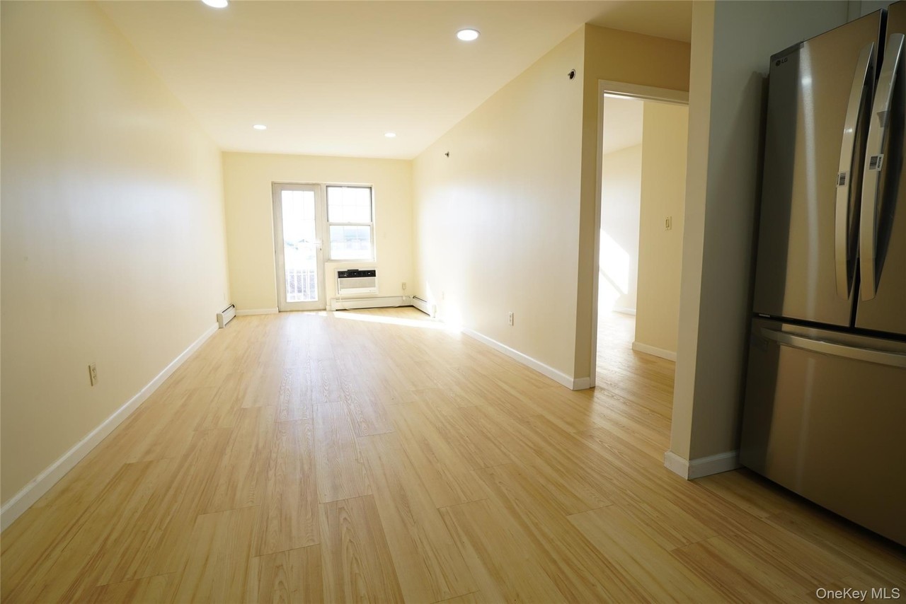4135 67th St #6B - Photo 3 of 12