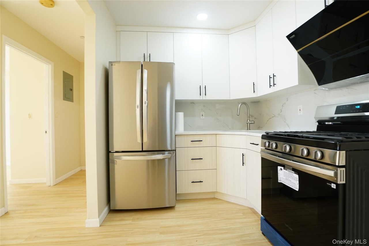 4135 67th St #6B - Photo 4 of 12