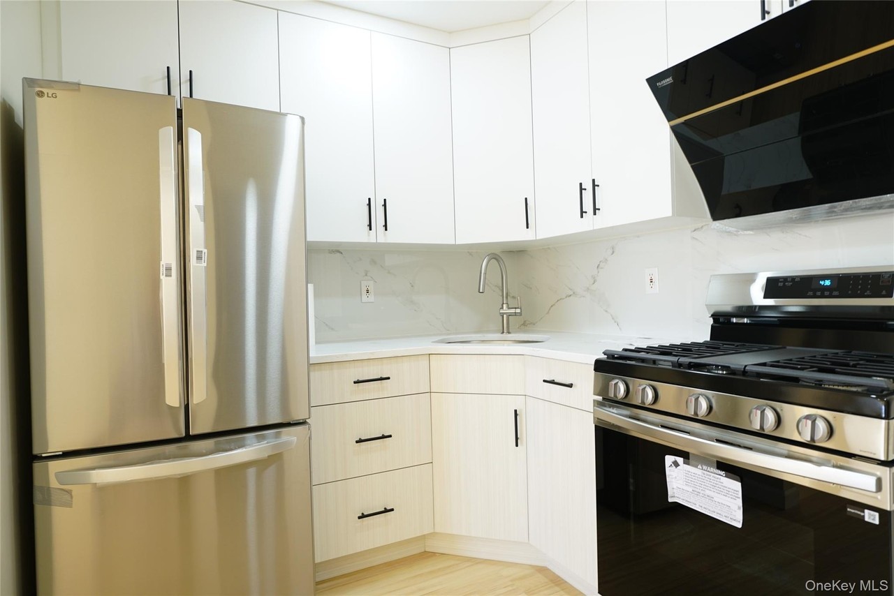 4135 67th St #6B - Photo 5 of 12
