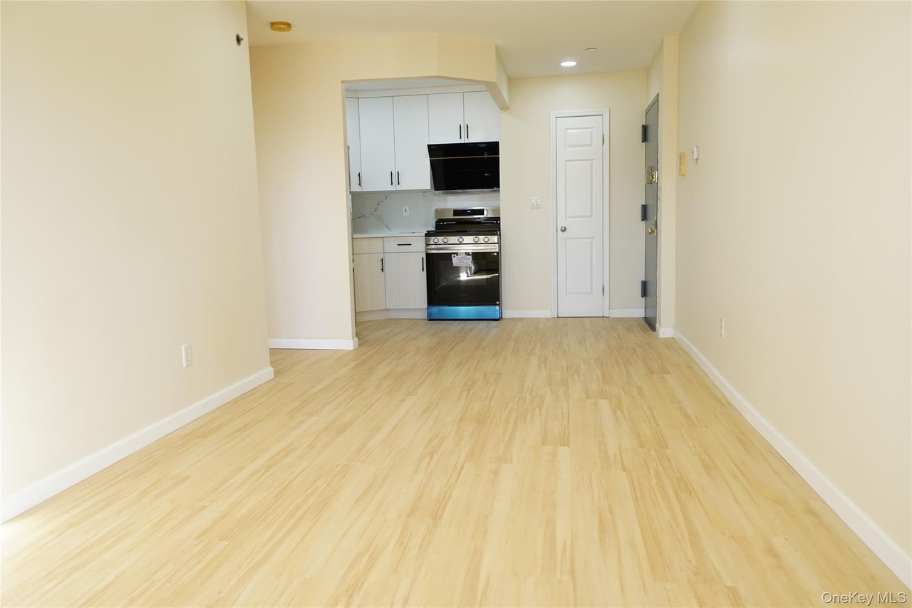 4135 67th St #6B - Photo 6 of 12