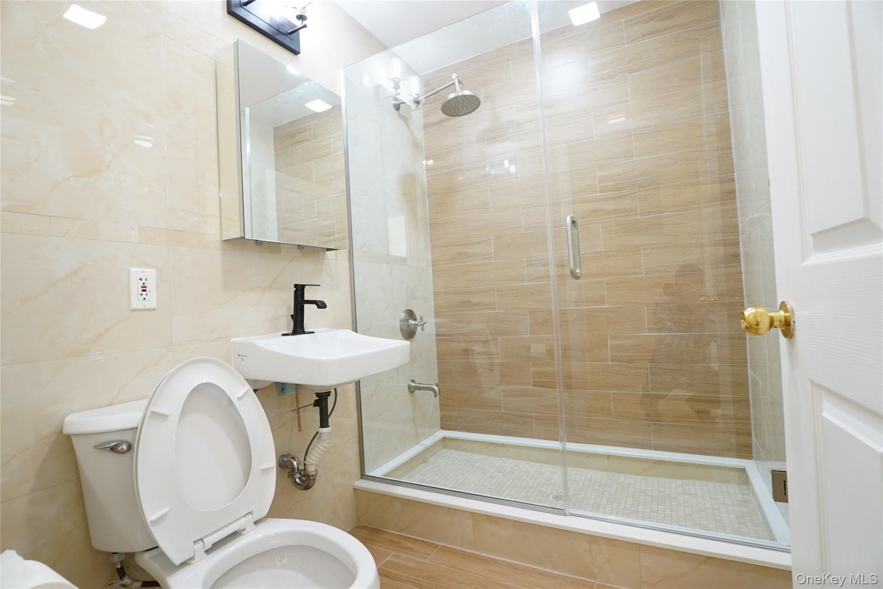 4135 67th St #6B - Photo 7 of 12