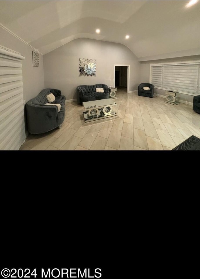 20 Dwight Dr - Photo 4 of 5