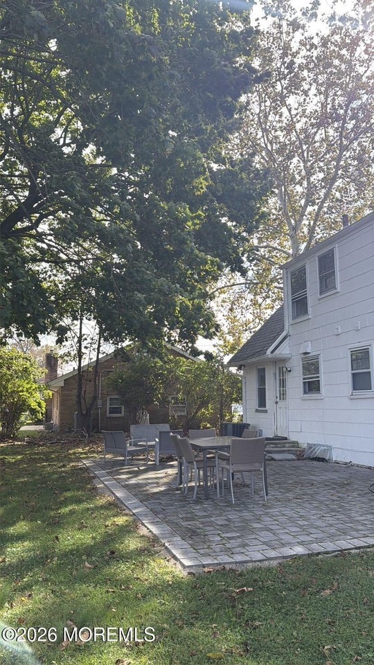 32 Baker Dr - Photo 2 of 16