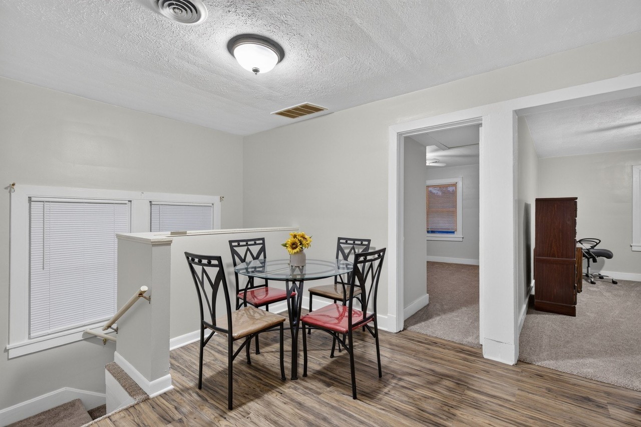 611 Webster St #B - Photo 7 of 14