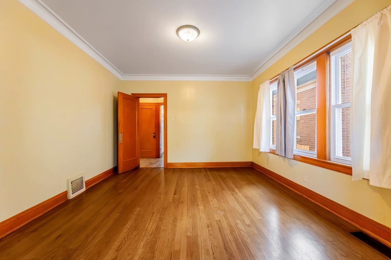 5343 S Christiana Ave - Photo 4 of 16
