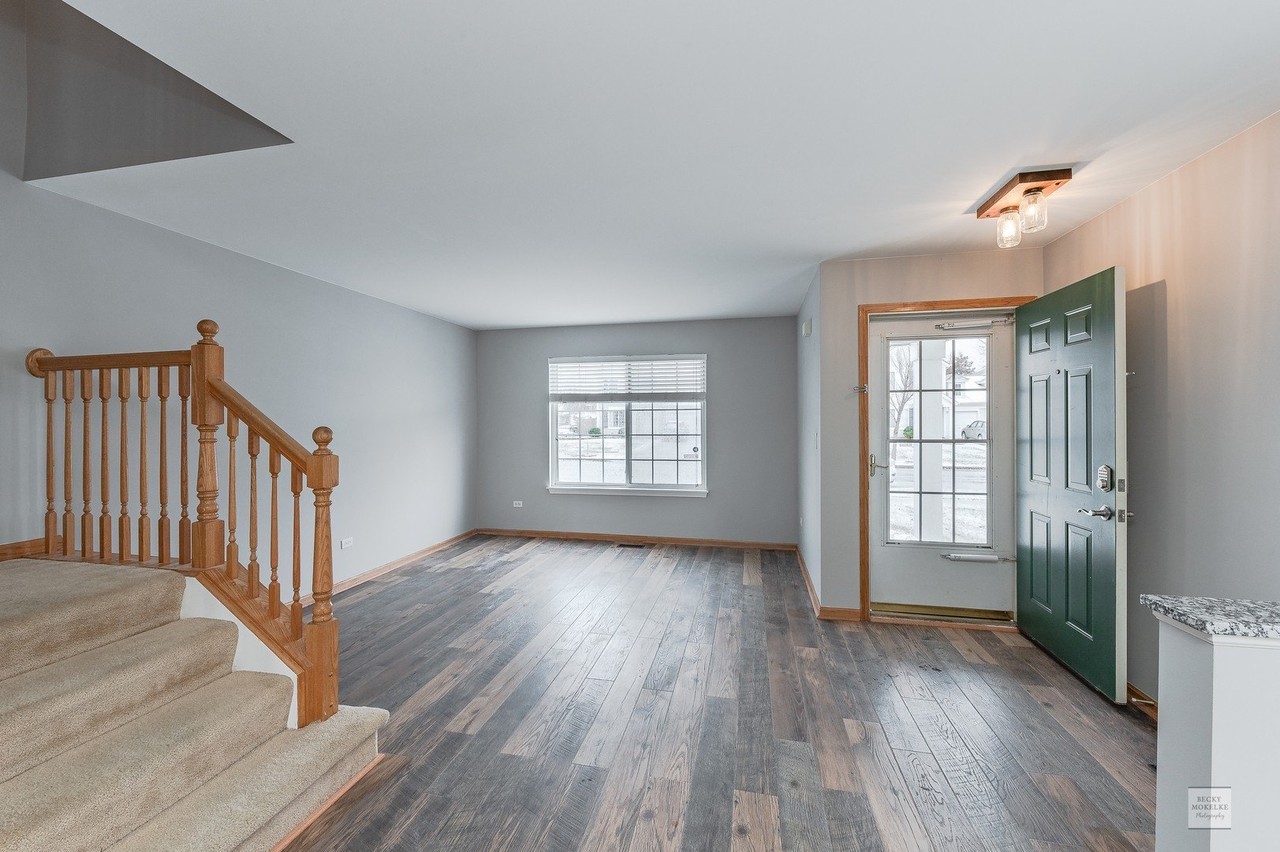 2431 Roxbury Ln - Photo 3 of 13