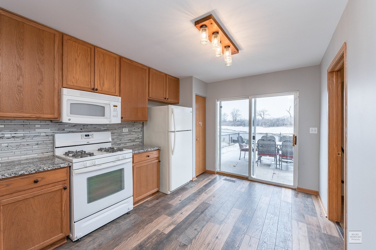 2431 Roxbury Ln - Photo 5 of 13
