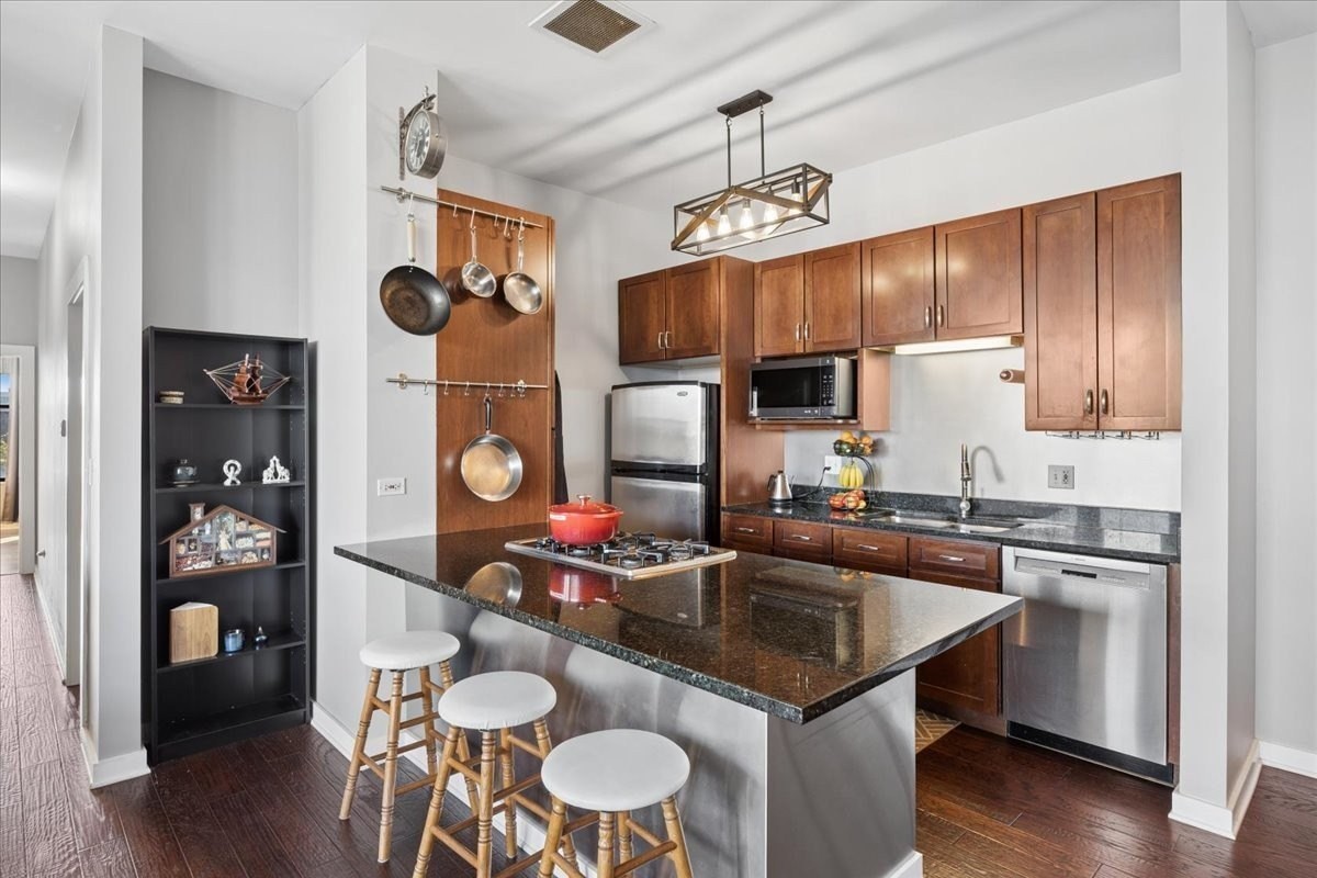 1621 S Halsted St #402 - Photo 2 of 27