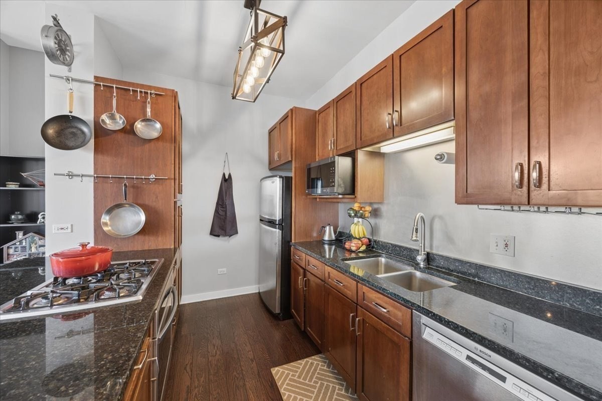 1621 S Halsted St #402 - Photo 5 of 27