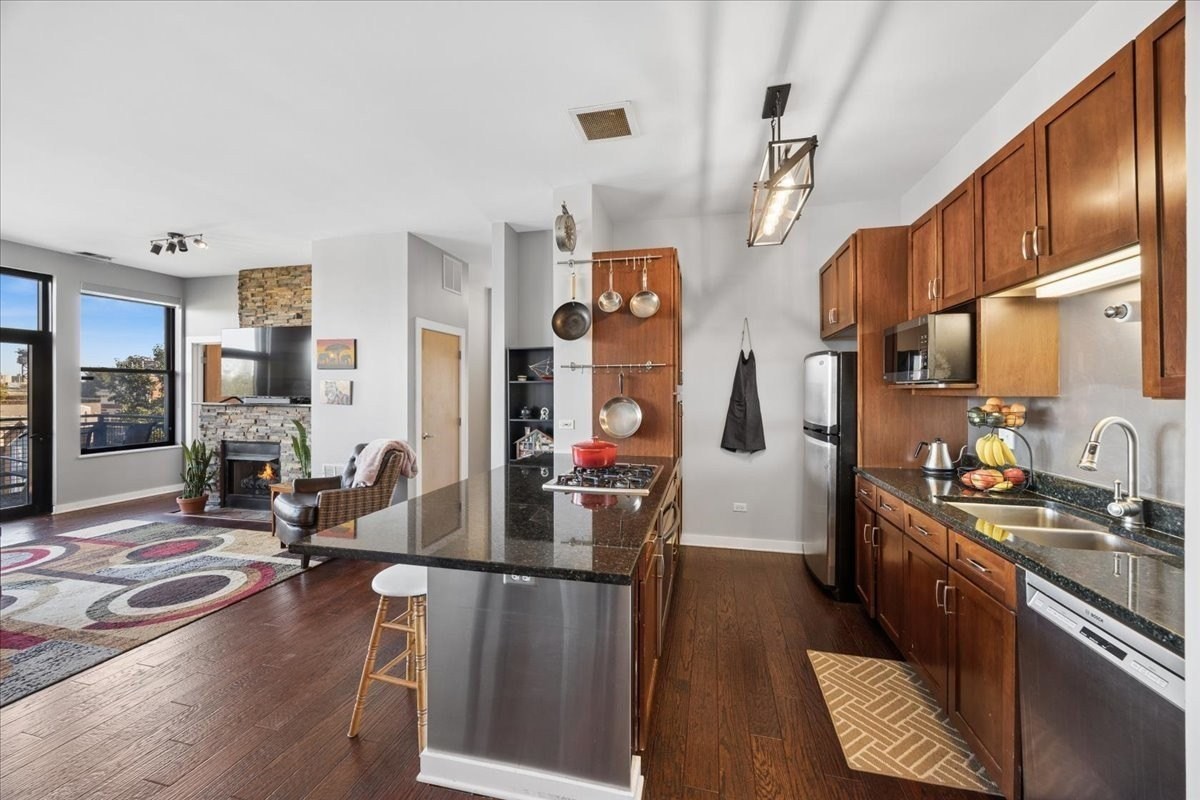 1621 S Halsted St #402 - Photo 6 of 27