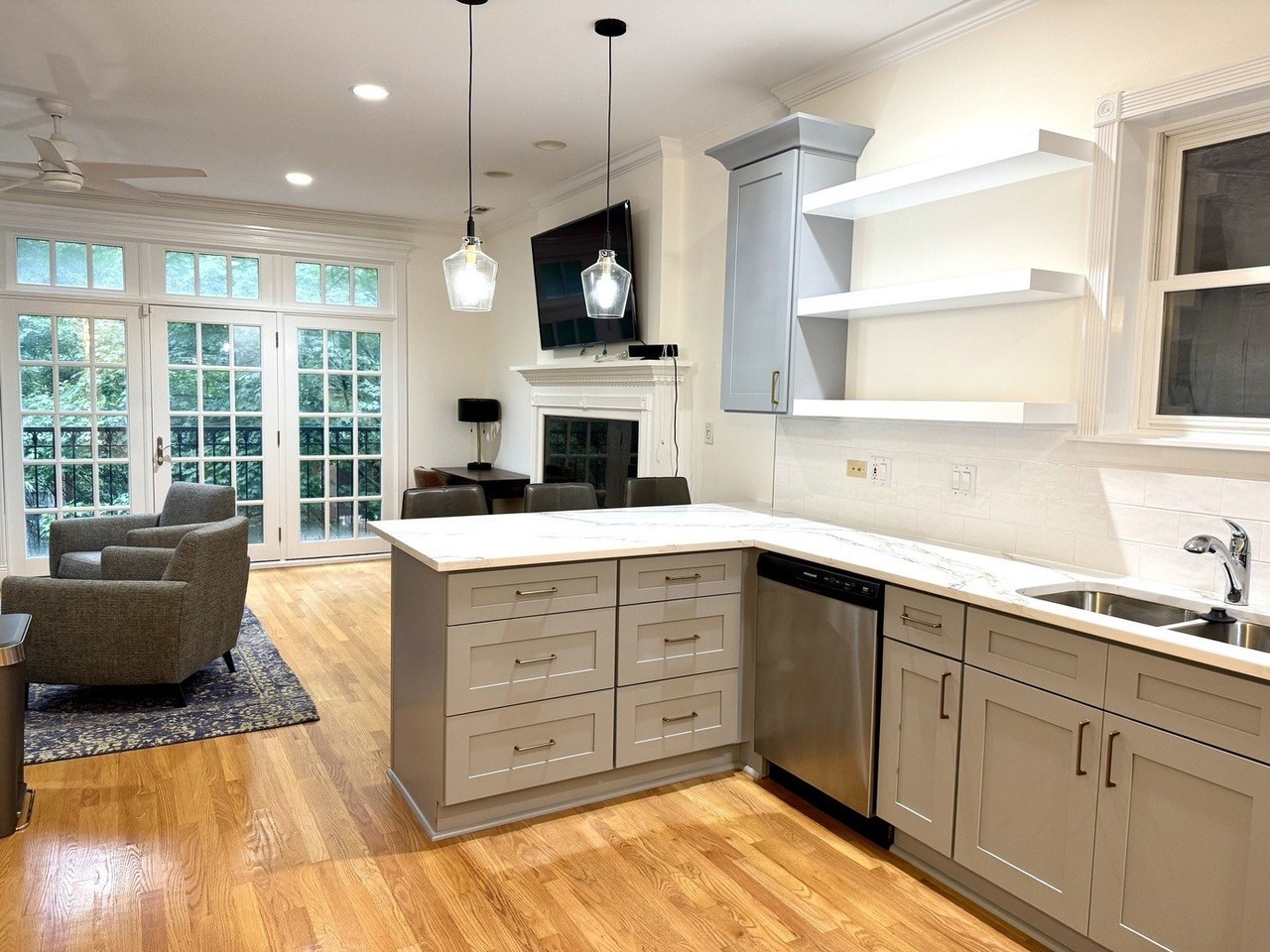 1908 N Sheffield Ave #2 - Photo 4 of 11