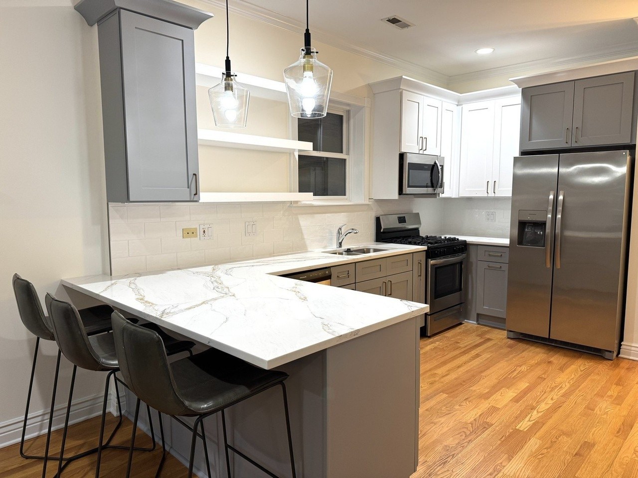 1908 N Sheffield Ave #2 - Photo 5 of 11