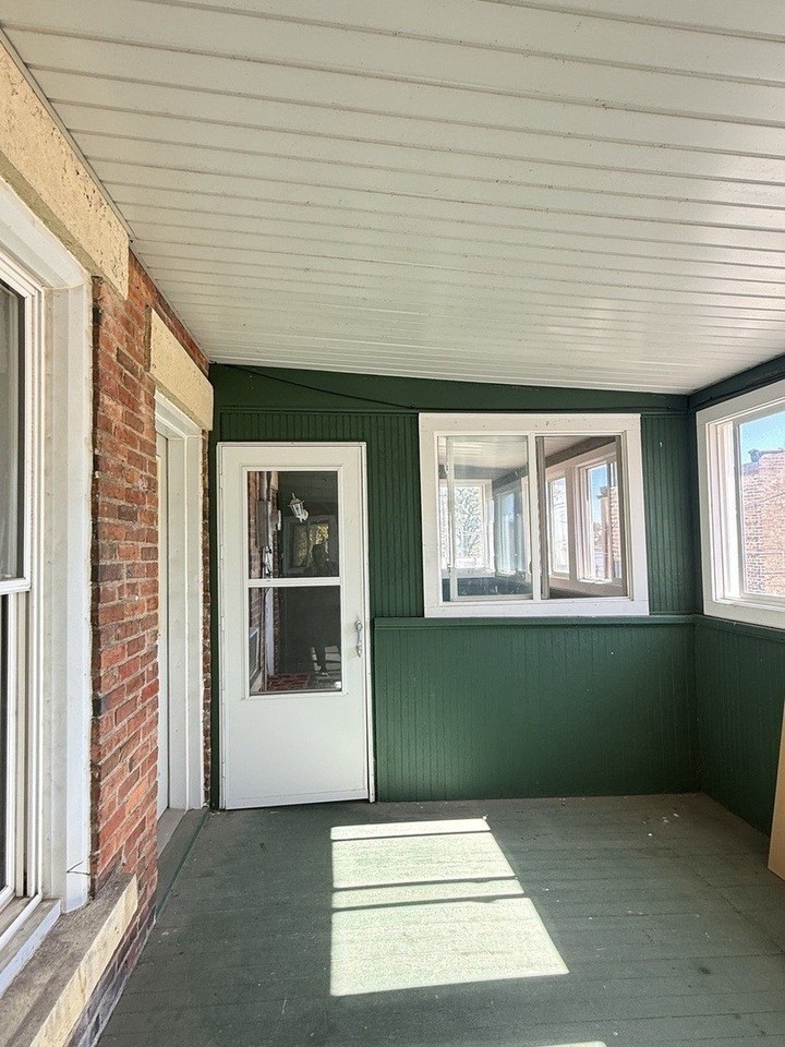 148 N Sycamore St #B2 - Photo 4 of 14