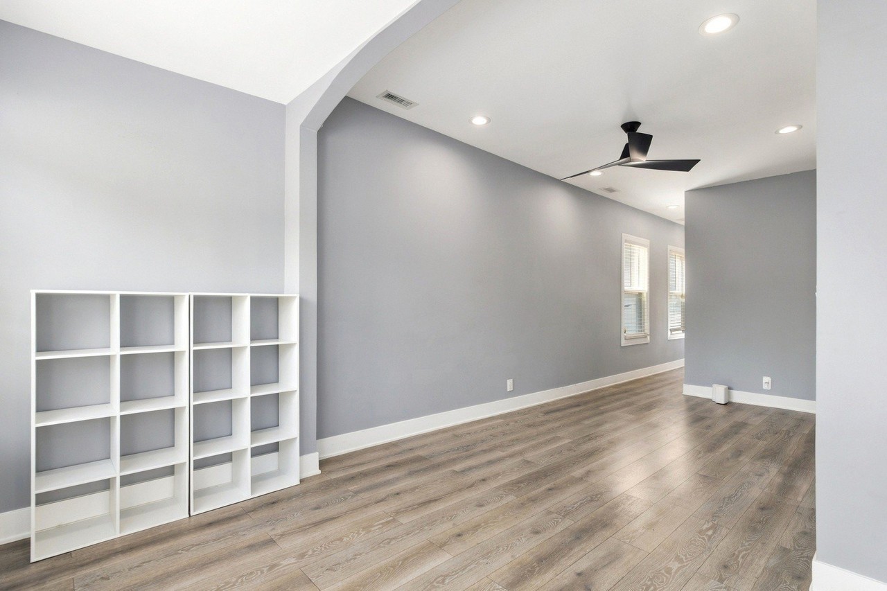 6562 N Damen Ave - Photo 3 of 26