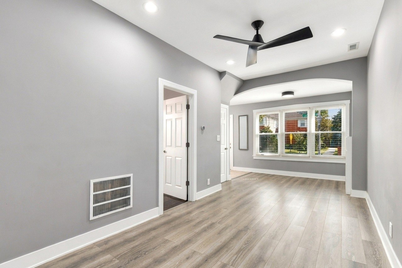 6562 N Damen Ave - Photo 5 of 26