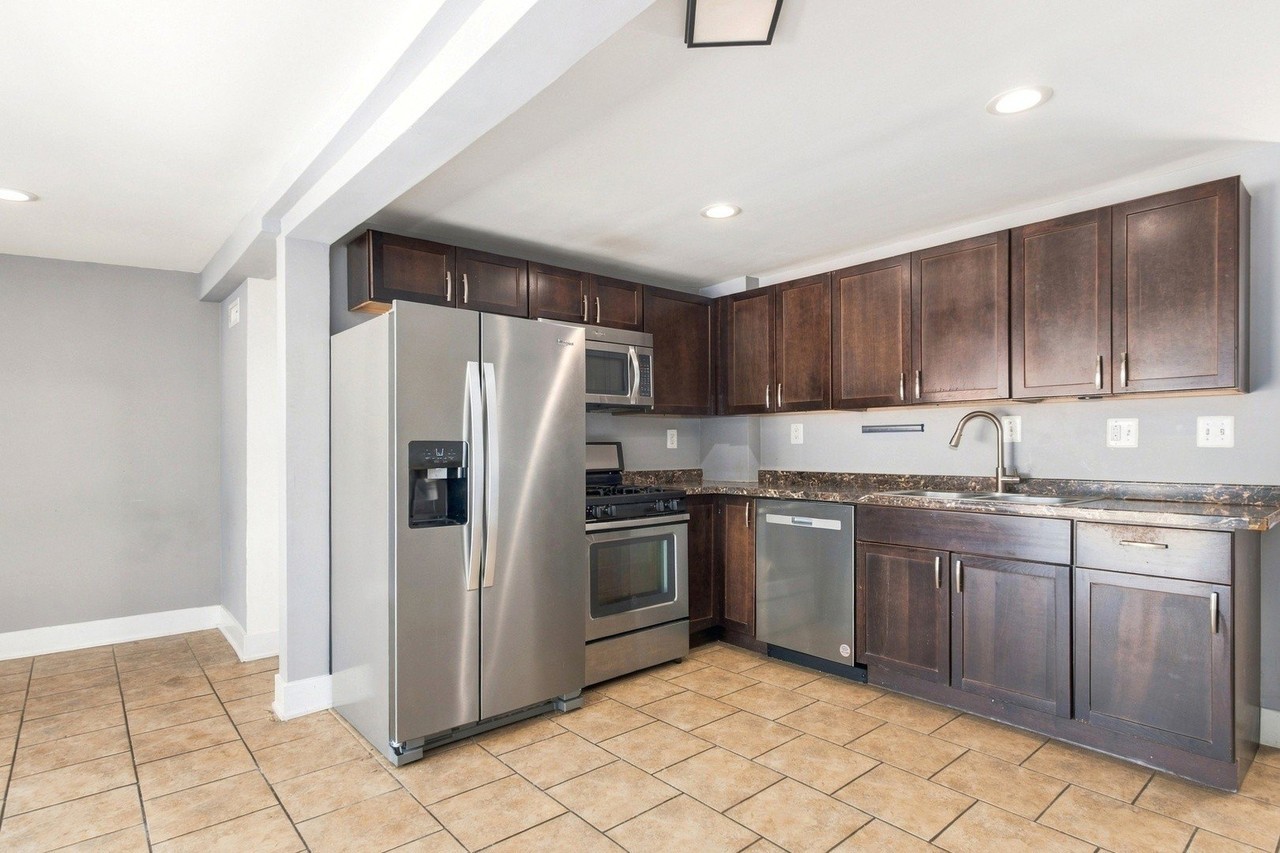 6562 N Damen Ave - Photo 7 of 26