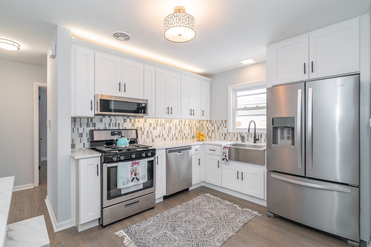 8056 N Ottawa Ave - Photo 6 of 15