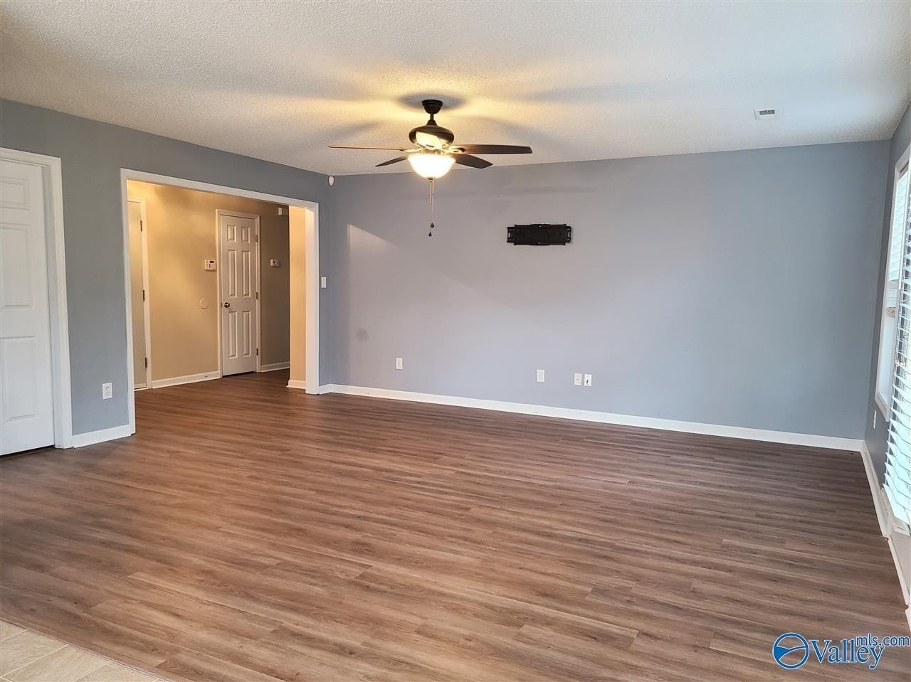 105 Lisa Michele Dr - Photo 3 of 11
