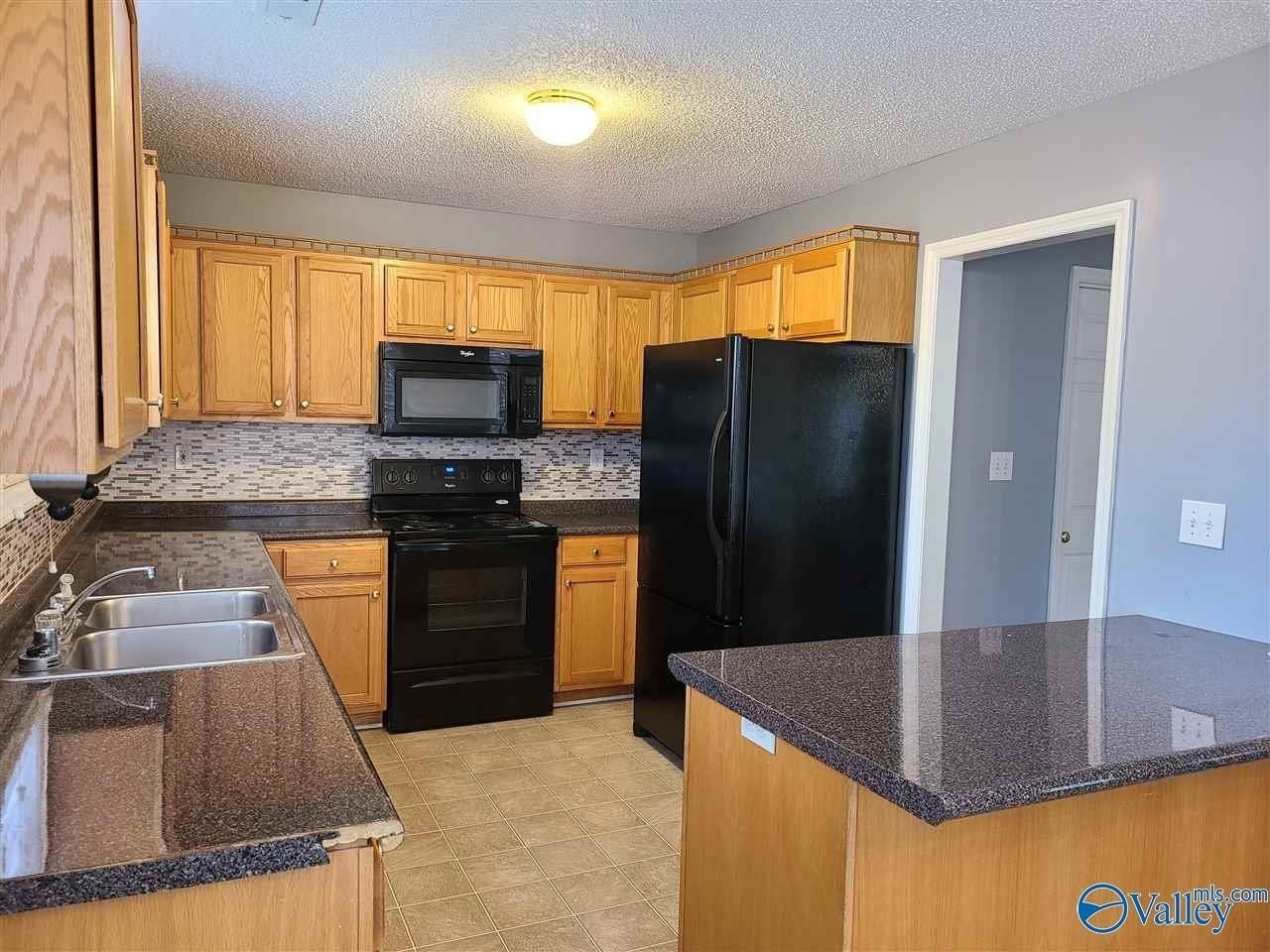 105 Lisa Michele Dr - Photo 5 of 11