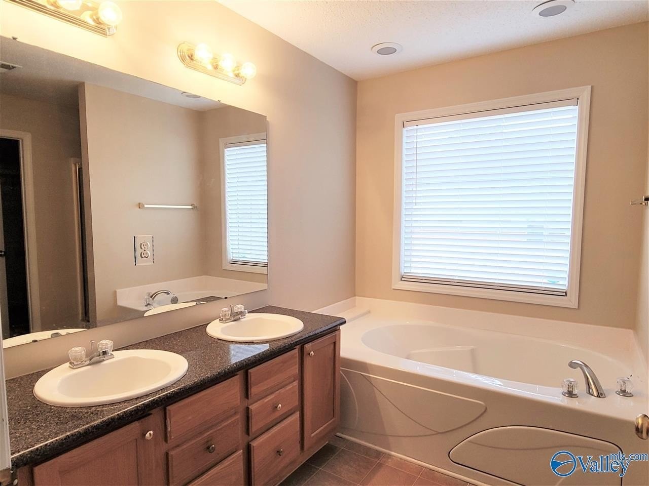 105 Lisa Michele Dr - Photo 7 of 11