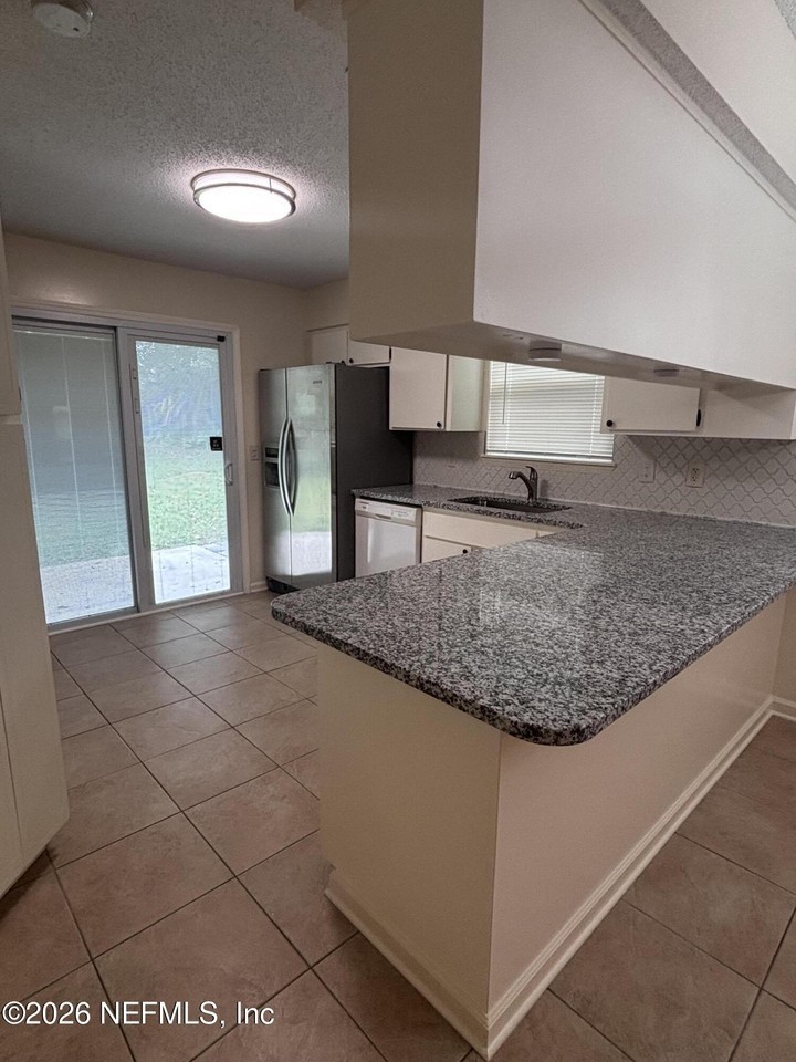 2744 Cavender Ct - Photo 2 of 7