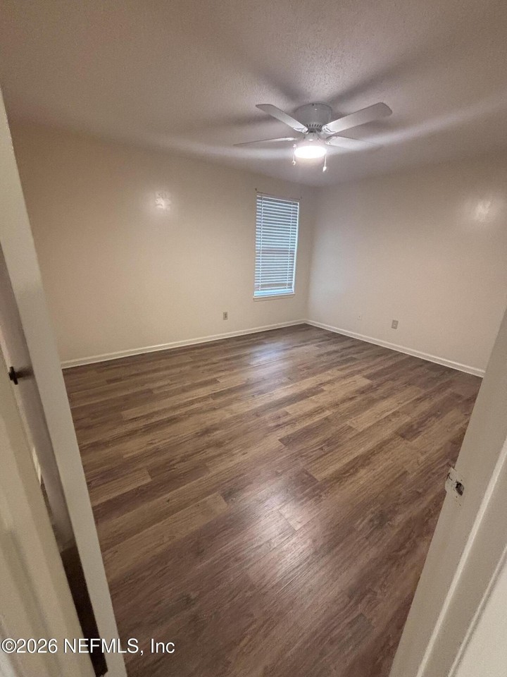 2744 Cavender Ct - Photo 4 of 7