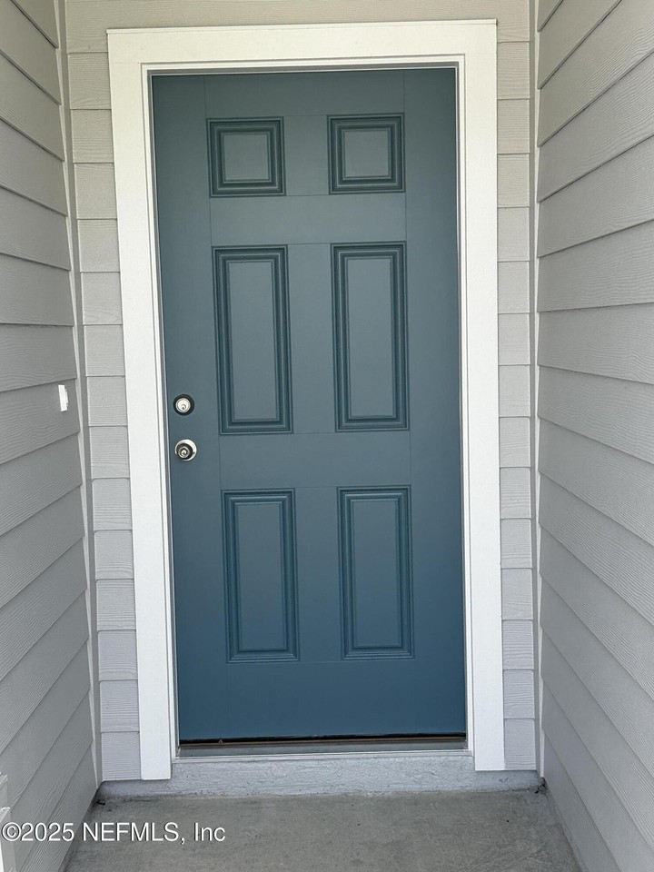 611 Holly Lakes Dr - Photo 3 of 38
